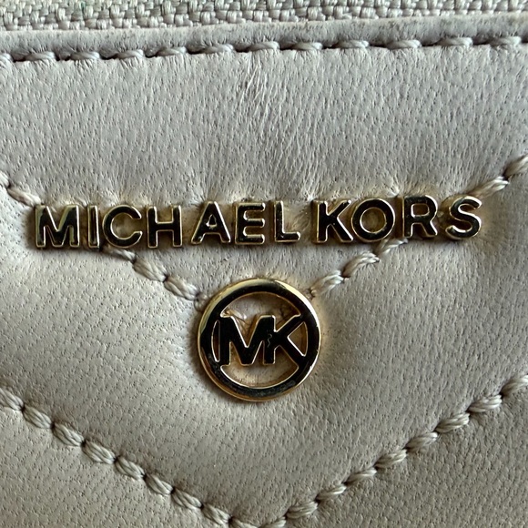 Michael Kors Blush Quilted Wristlet - Picture 4 of 12